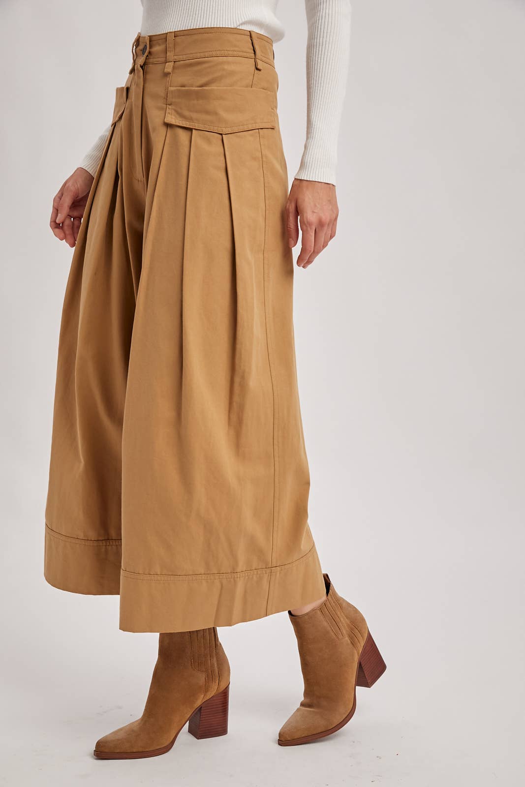 Bluivy - Wholesale Pants - Women's - PLEATED WIDE-LEG CULOTTE PANTS WITH POCKETS11