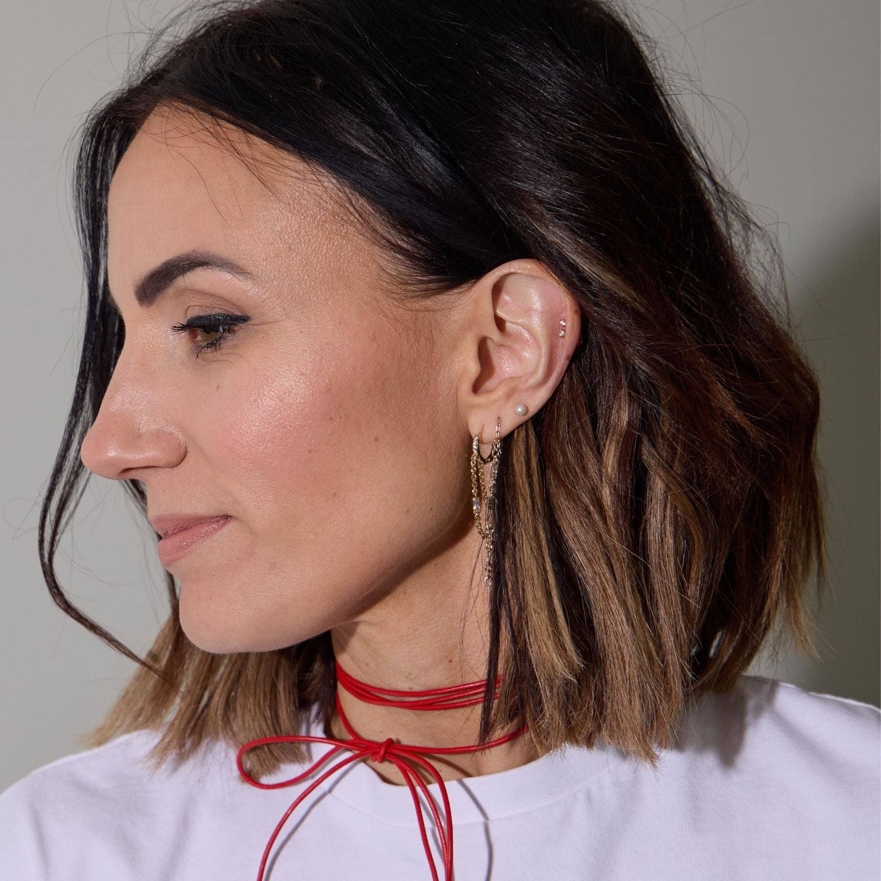 Nickel and Suede - Vendita all'ingrosso Orecchini a cerchietto - Orecchini a cerchio con catena Thea in oro2