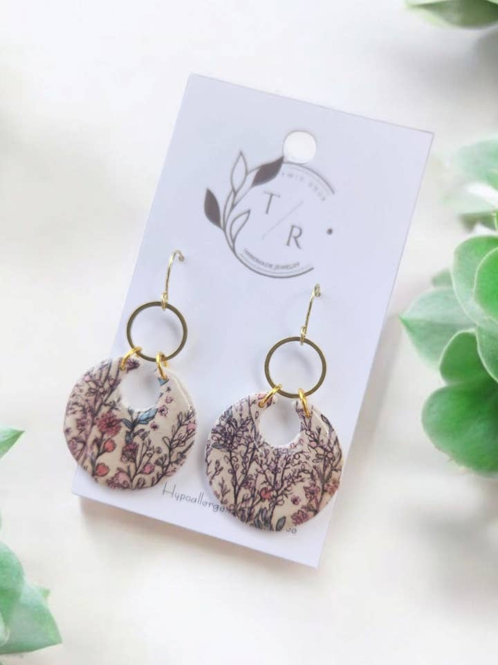 Jardin d'été Bella| Boucles d'oreilles en argile pour la vente par Twig & Rue boutique