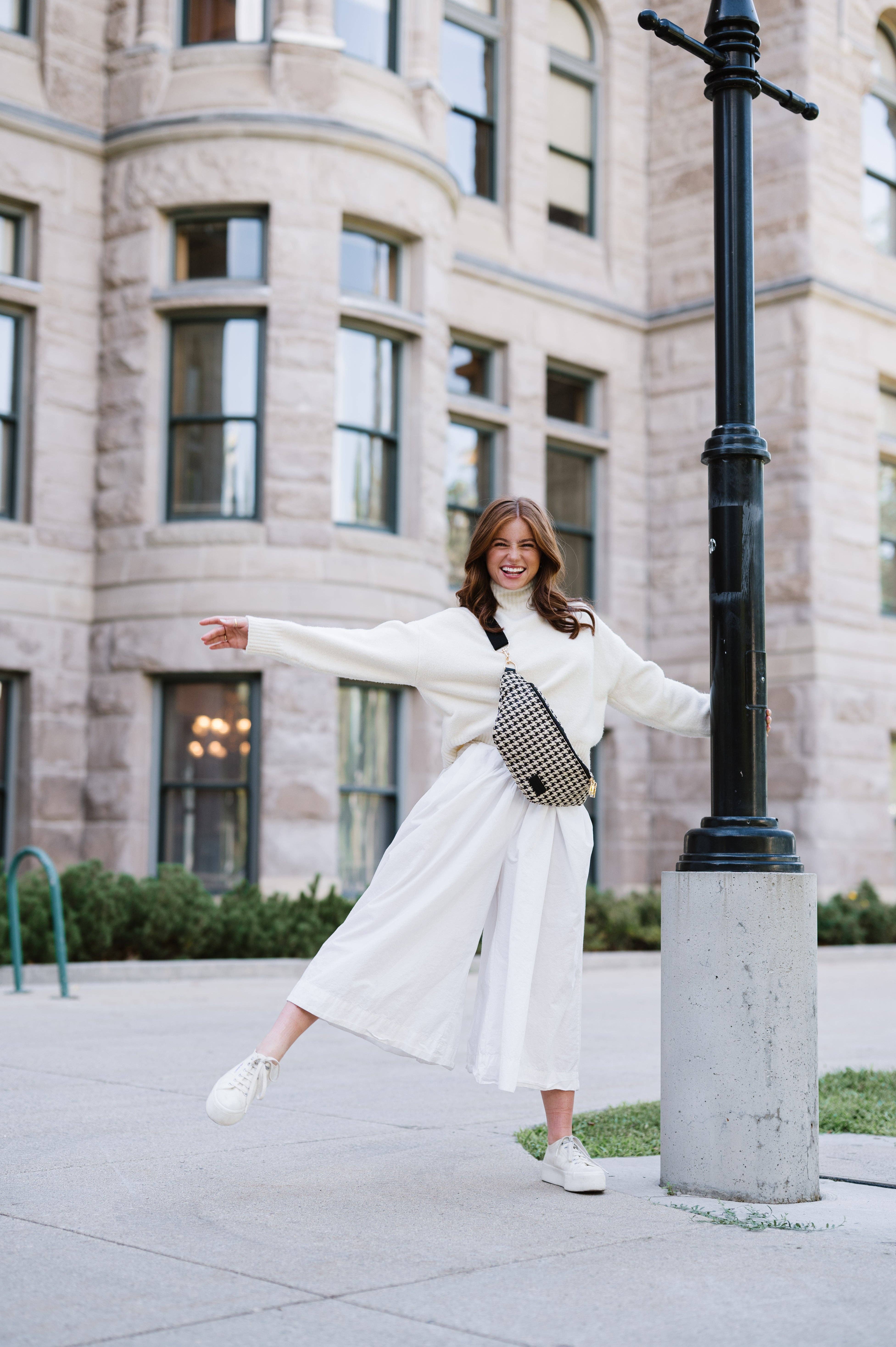 modern and chic - Wholesale Belt Bag - Women's - Avril Patterned Oversized Belt Bag4