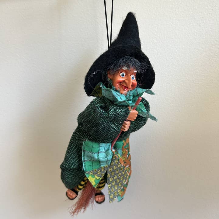 Marketplace24 - Wholesale Decorative Figurine - Kitchen Witch Doll Johanna green2