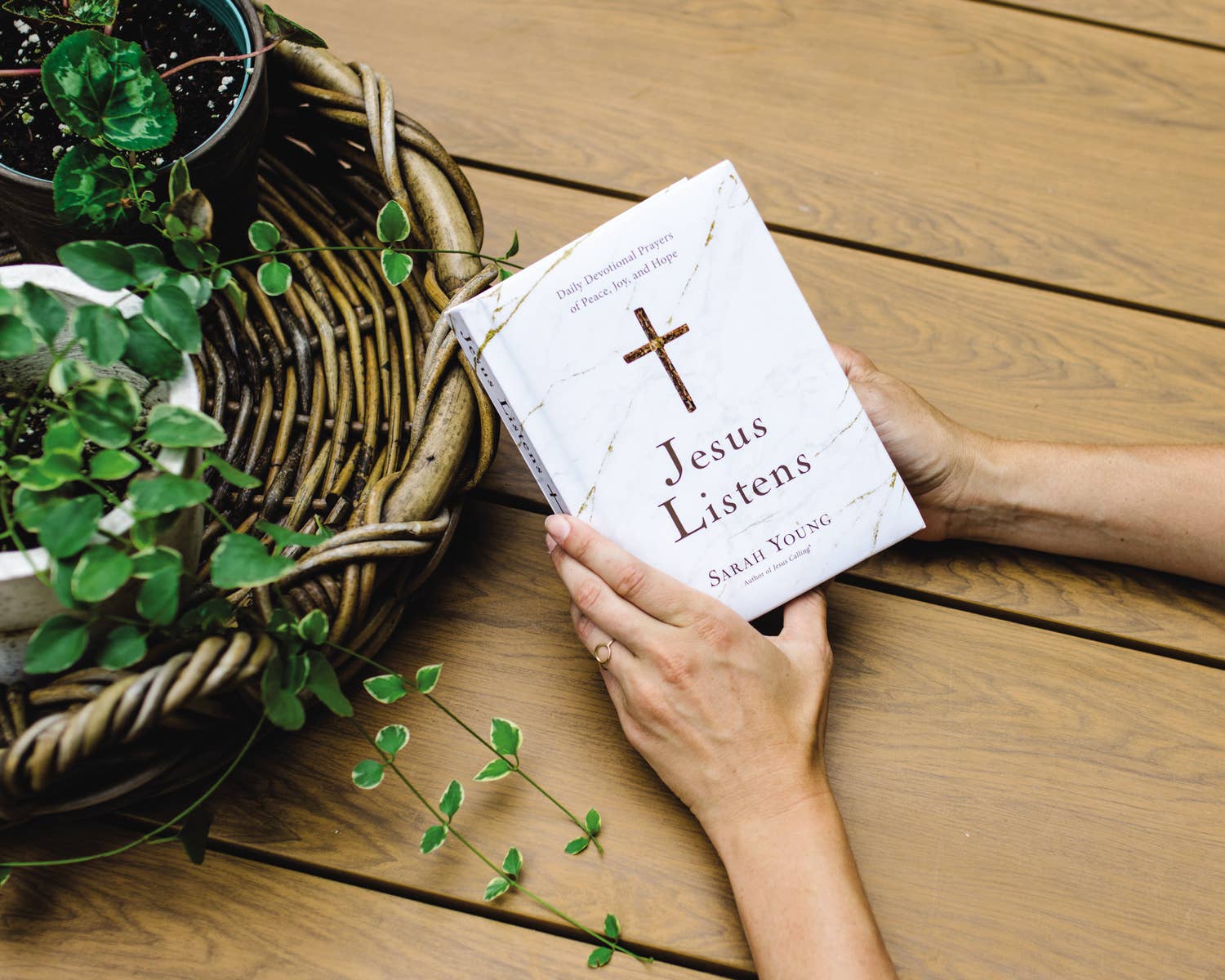 HarperCollins Christian Publishing - Wholesale Religion - Jesus Listens4