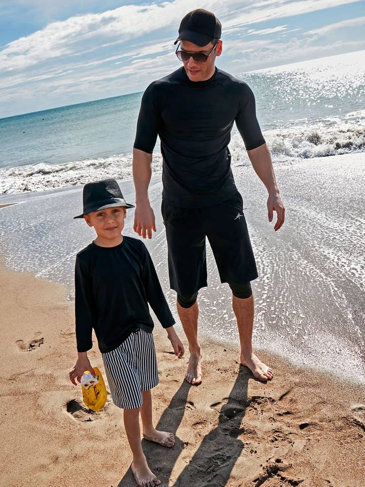 Geweven marineblauwe korte broek voor jongens B2432 voor wholesale door Marina Swimwear