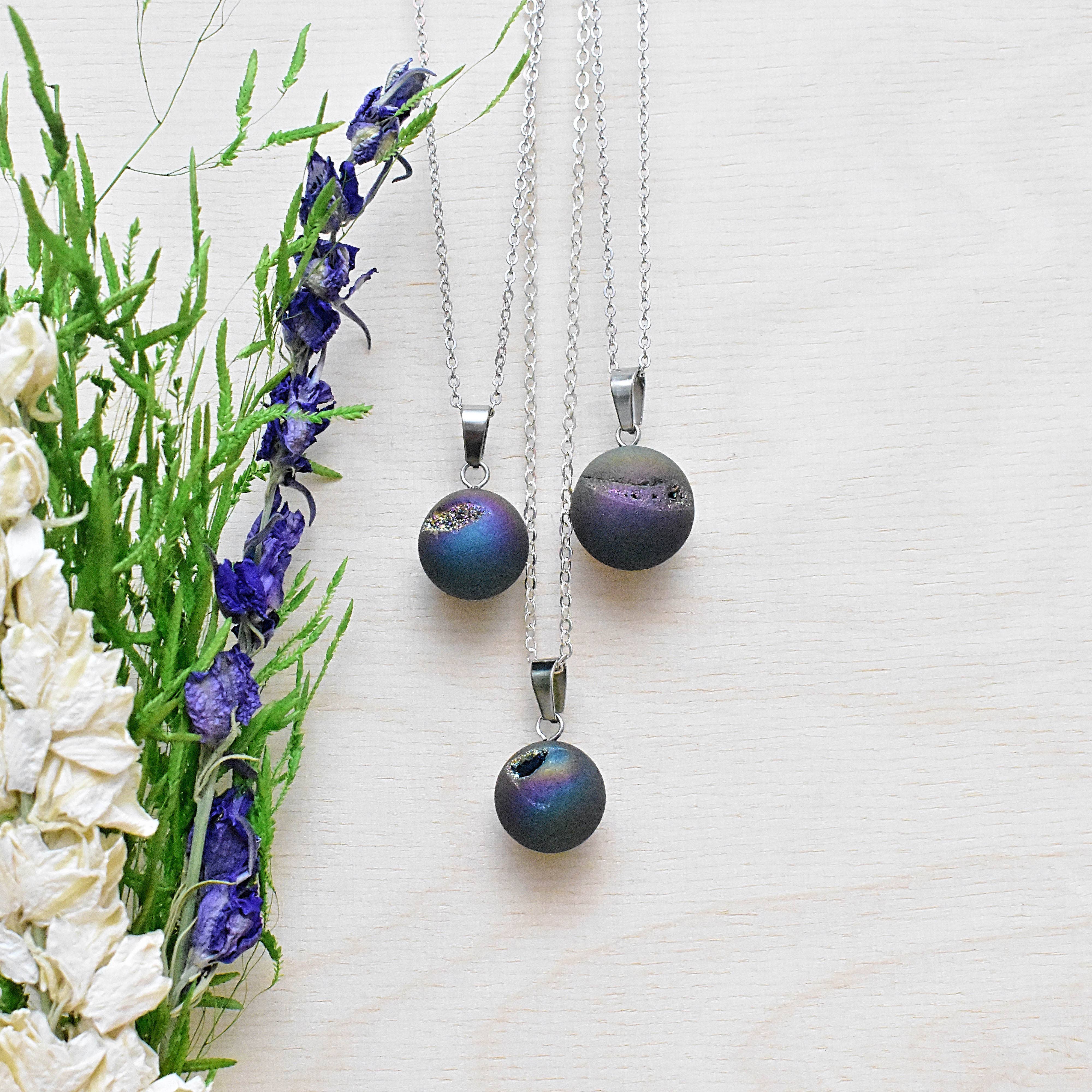 Ewelina Pas Jewelry – wholesale Hänge-/berlockhalsband – Silver Regnbåge Titan Geode Orb Halsband7