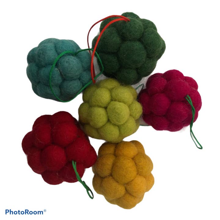 Funky Yak Ltd - Venta al por mayor Conjuntos de adornos - 6 Decoraciones/Adornos de Pompones1