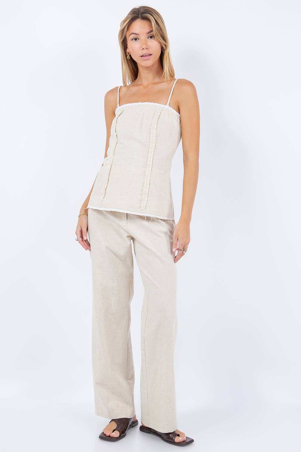 Whiteroom+Cactus – wholesale Blus - Dam – KONTRAST ÄRMLÖS TOPP3