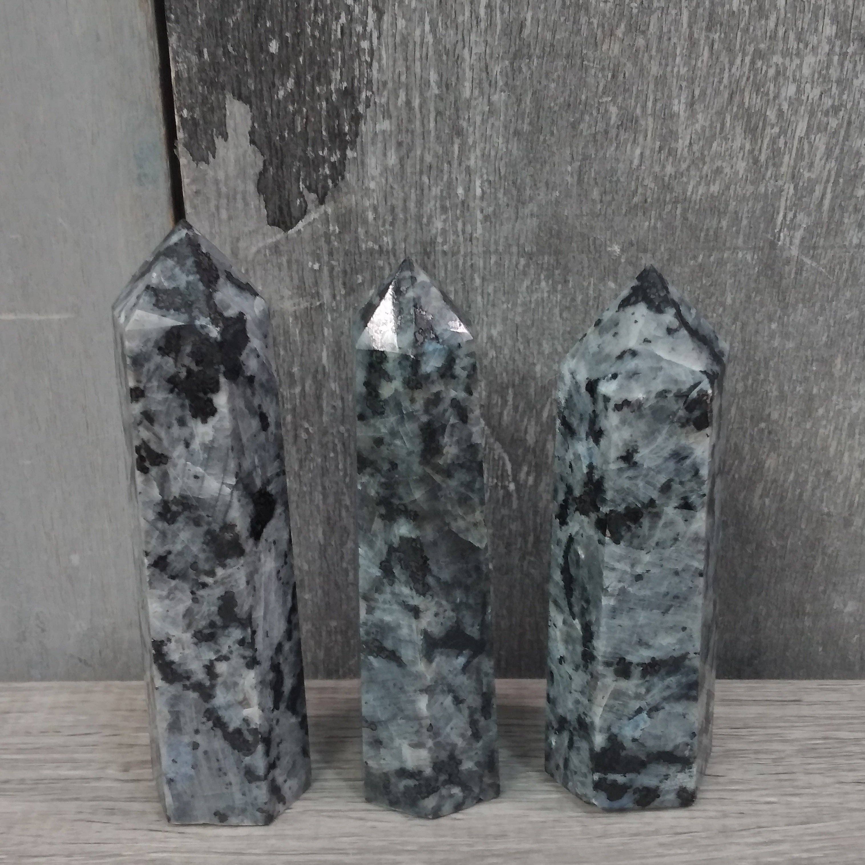 Keystone Crystals – wholesale Andlig sten/kristall – Gemstenskristall Obelisker 85–113 g | Grossist Kristalltorn Presentbutik6