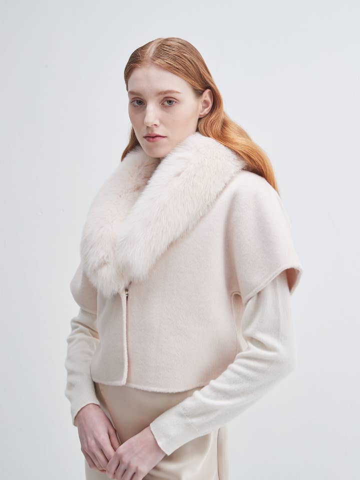 Short-sleeve Jacket with Fur Collar for wholesale by Pissenlit