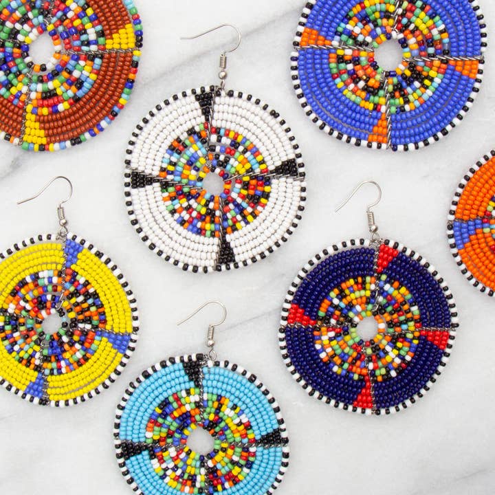 Global Crafts – Engroshandel Hængeøreringe og creoløreringe – PAKKE MED 5 -Maasai Perle Multicolor Circle Øreringe - ASSORTED