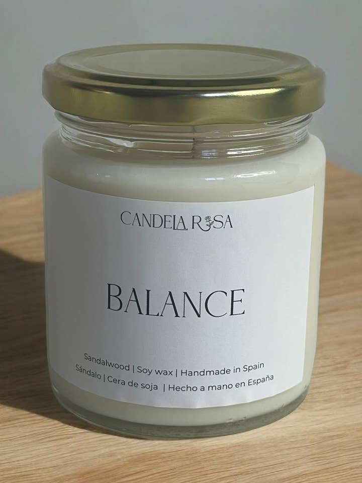 Handmade sandalwood soy wax scented candle for wholesale by Candela Rosa