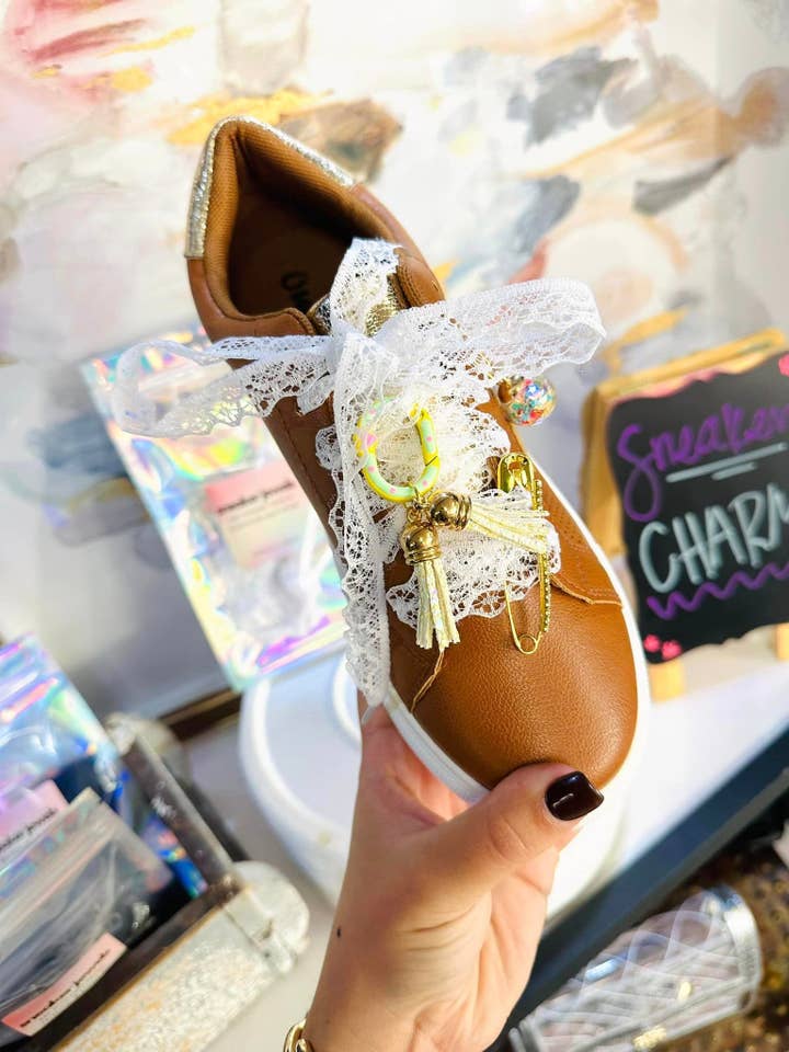 Freely Cece LLC - Wholesale Shoe Jewelry - Women's - Shoe Charms Trendy Sneaker Jewels Shoelaces & Charm Set 2