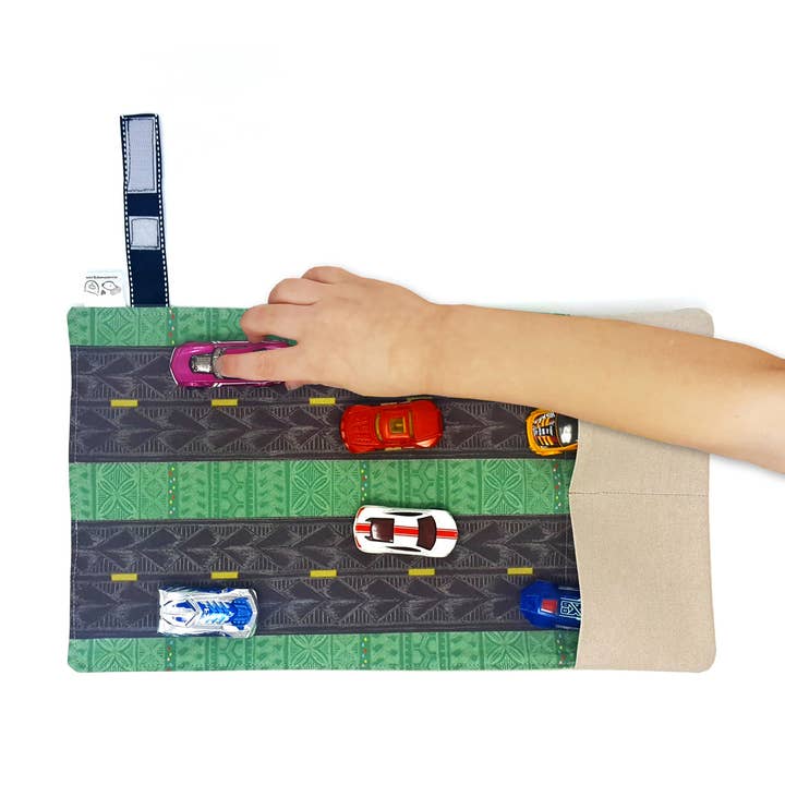 Tiny Worlds™ Speelmat voor reisspeelgoed - Race Car Track voor wholesale door Mouse Loves Pig