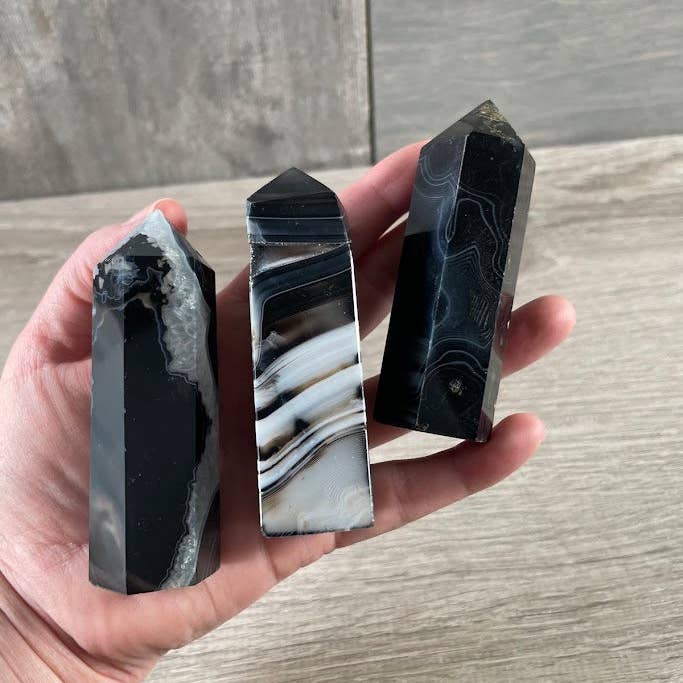 Keystone Crystals – Großhandel Spiritueller Stein/Kristall – Edelstein-Obelisken – 4 bis 5 oz Kristalltürme im Großhandel für den Einzelhandel4