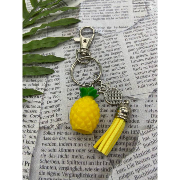 StayTay Store – wholesale Nyckelringar - Dam – Ananas | Fruit Keychain | Summer Purse Accessory | Zipper Pull | Nyckelring för handväska | Ryggsäck dragkedja nyckelring