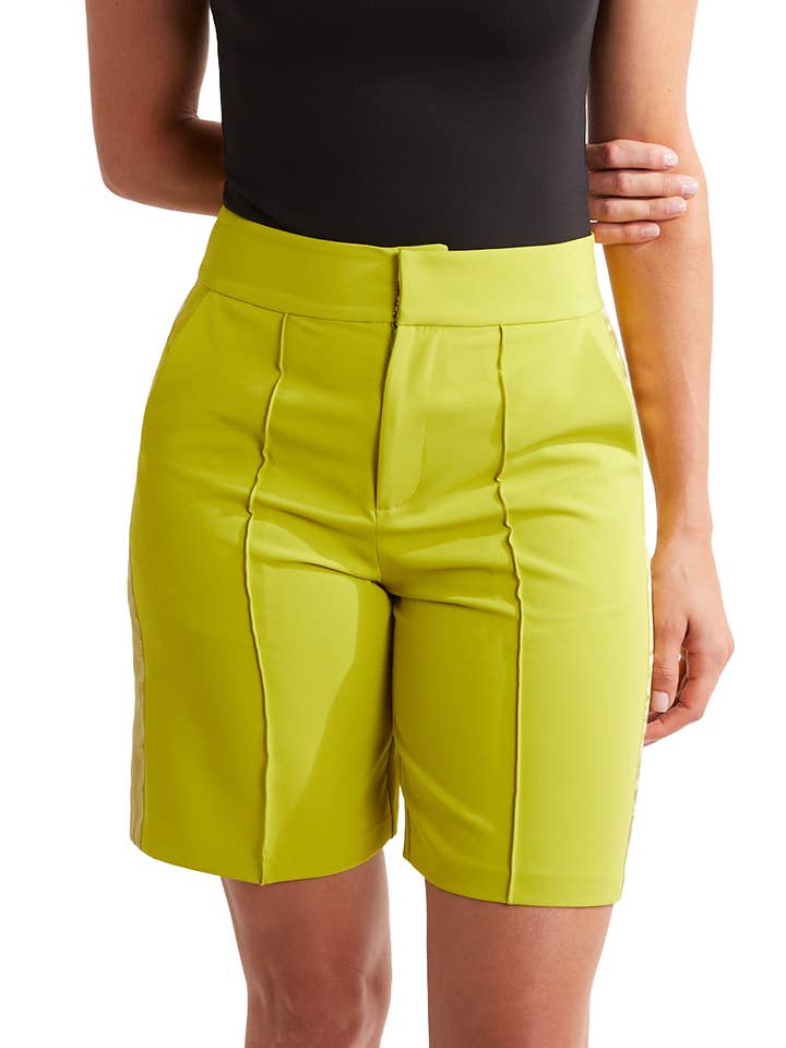 Pantalones cortos de esmoquin en Cyber Lime para venta al por mayor de Amy Page DeBlasio