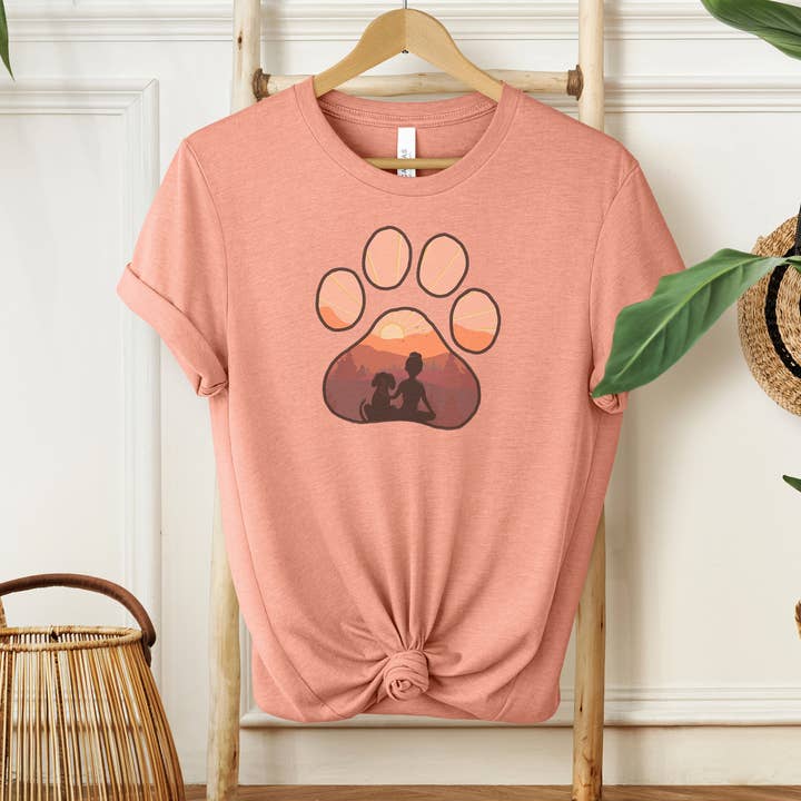 T-shirt unisexe en coton Dog Paw pour la vente par Sticker Girl, formerly KPB Apparel