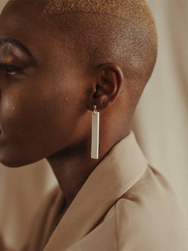 Wendy varma vita dingelörhängen för wholesale av Corvega Clay Goods