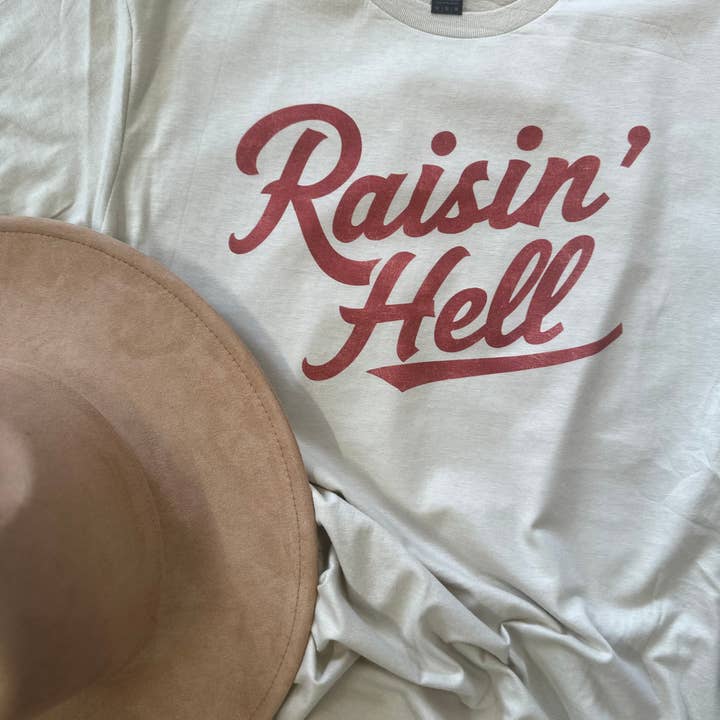Raisin' Hell T-shirt for engroshandel hos The Blake and Gray Company