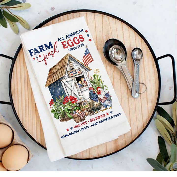 Torchon à vaisselle Farmhouse 4th of July Patriotic Chicken Coop pour la vente par Avery Lane Gifts