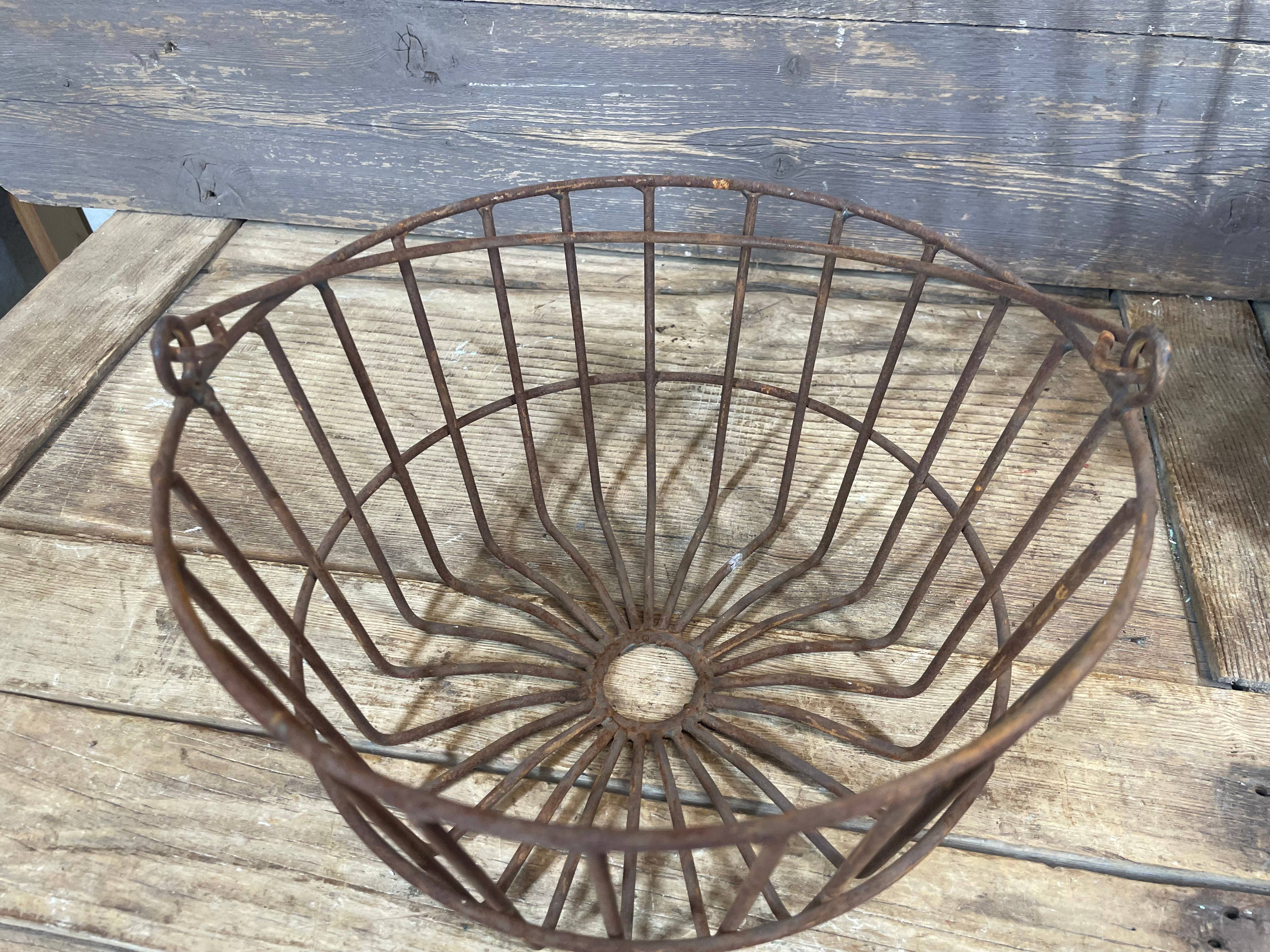 My Amigos Imports – wholesale Basket – Rusty Farmhouse Metal Egg Basket-WH-4 Sizes-NEW-Rustic2