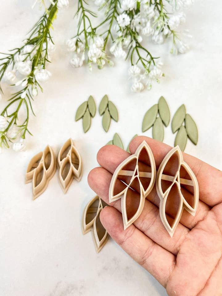Emporte-pièces minimalistes forme goutte de feuille pour pâte polymère pour la vente par Tera Clay