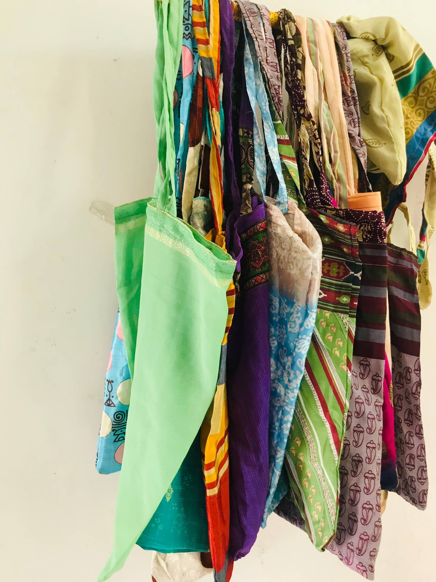 Meghcraft - Vente Pochette cadeau - Sac en soie recyclée - Sacs cabas durables et écologiques en soie4