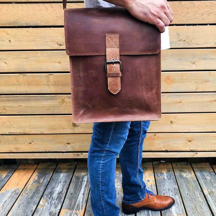 Hides - Venta al por mayor Maletín - Hombre - Bolso de cuero marrón silla minimalista tipo bandolera Montreal8