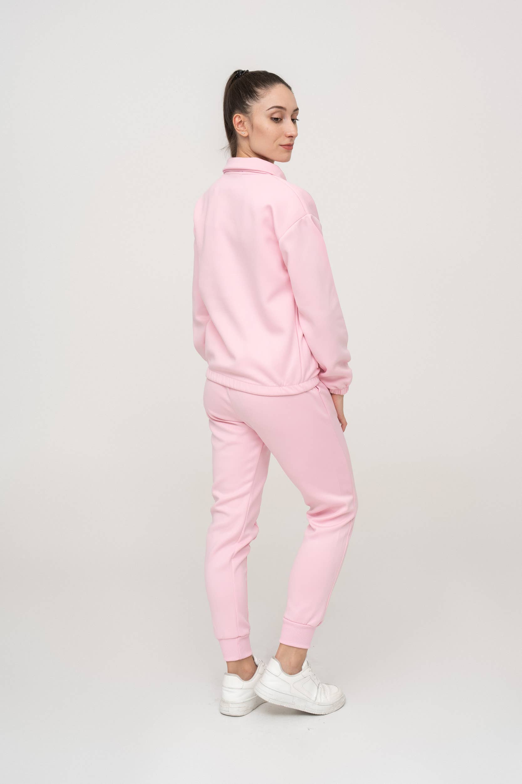 Zayne Paris - Wholesale Activewear Set - Women's - Women's jogging set with zip on the collar F008-23