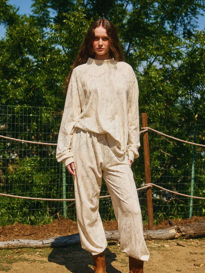 BUCKETLIST - Wholesale Lounge Sweatpants/Joggers - Women's - P5705 Camouflage Loose Fit Waist Banded Jogger Pants1