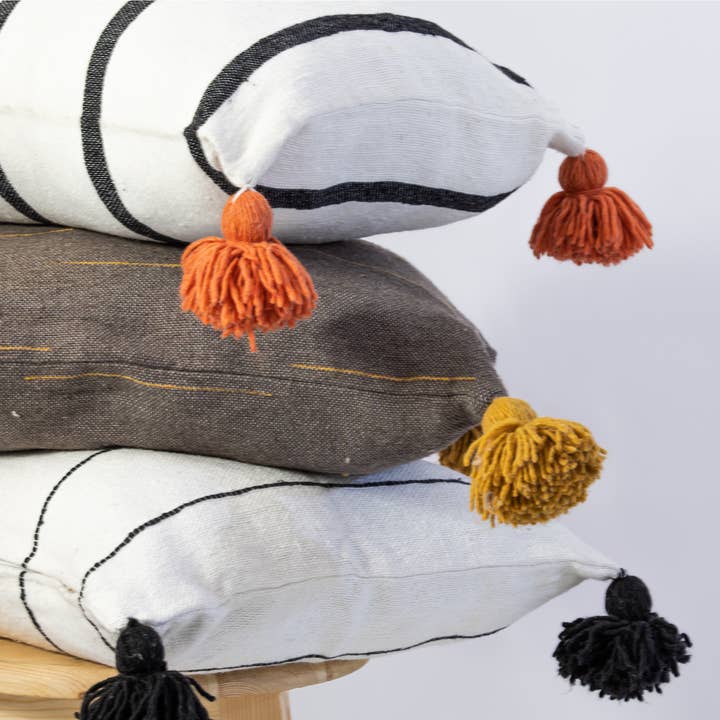 woolsouk ( We handle U.S. import procedures for you ) – wholesale Dekorativ kudde – Marockansk kudde-handgjord kudde-kasta kudde-grå ochsenap5