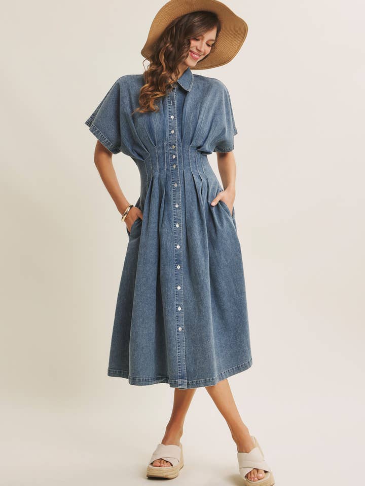 VESTIDO MIDI DE MEZCLILLA CON BOTONES, PLISADO, LAVADO MINERAL Y ELÁSTICO para venta al por mayor de in february