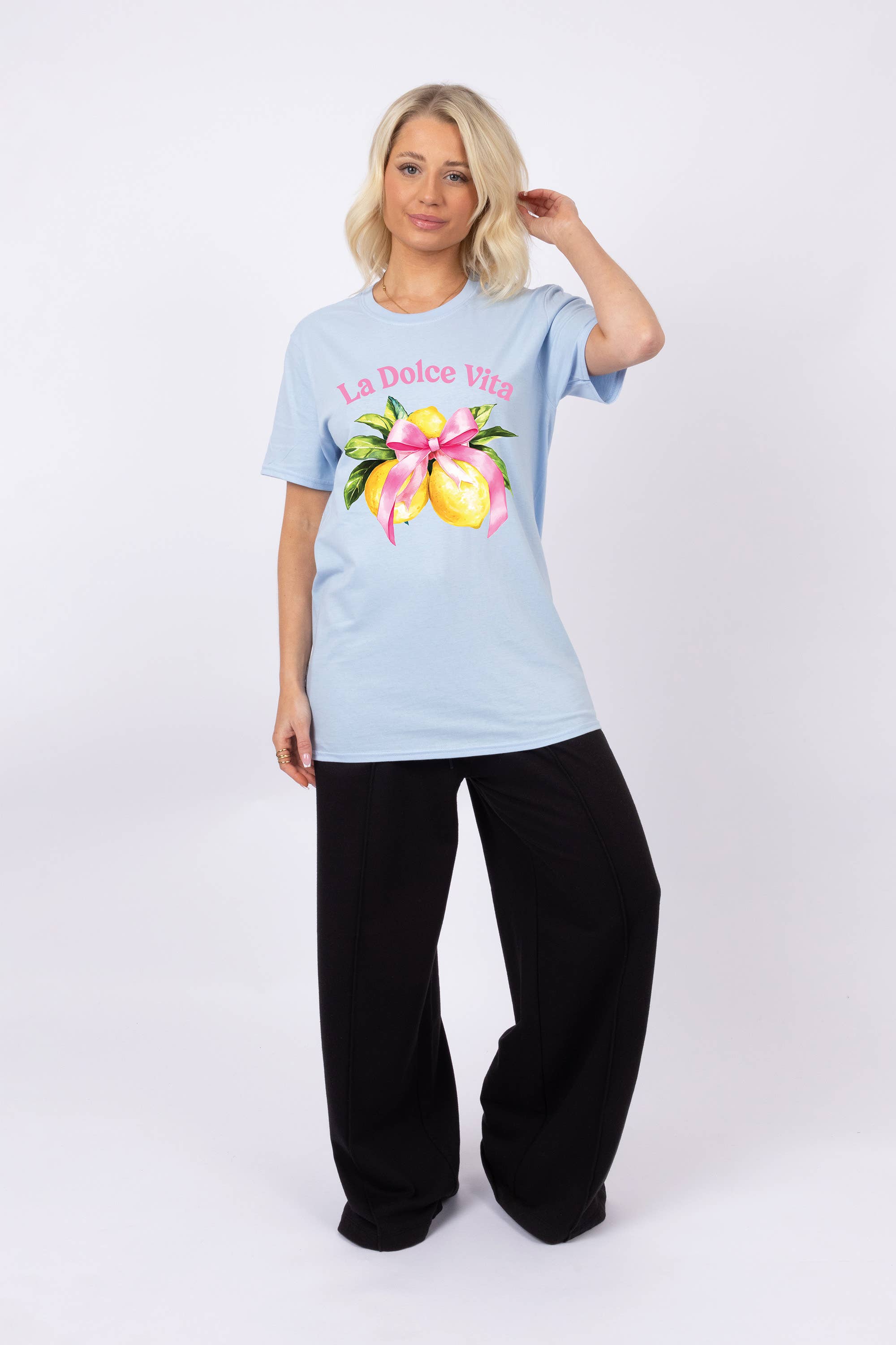 Missi Clothing - Wholesale T-shirt met print - Dames - Dames T-shirt La Dolce Vita met bedrukte strik (Custom pack)4