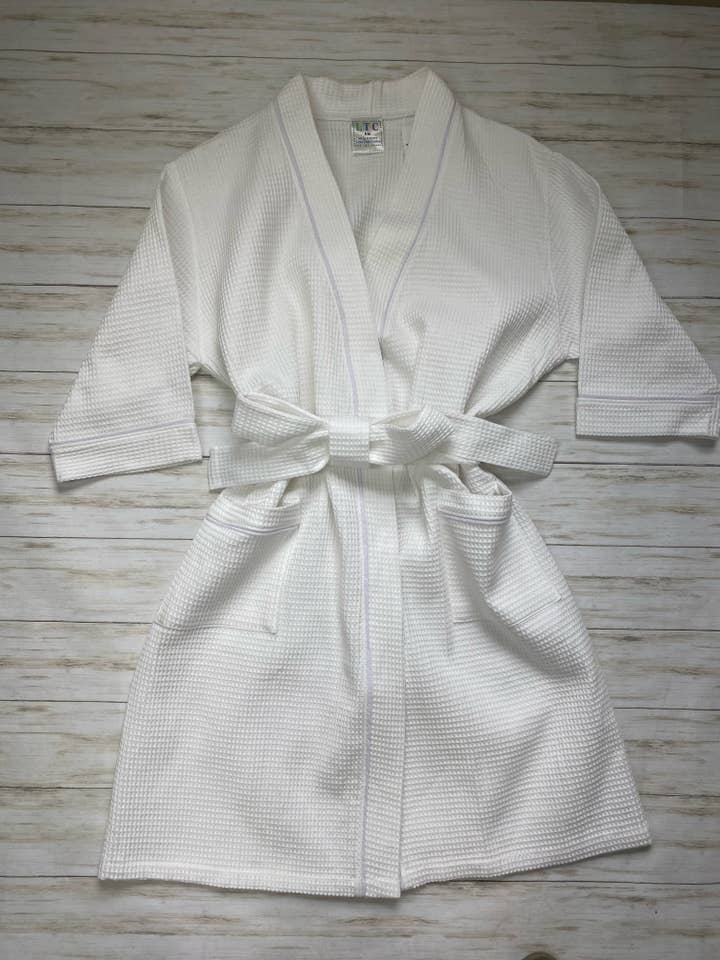 Love That Cotton - Wholesale Robe - Women's - White Waffle Robe- Seersucker Trim