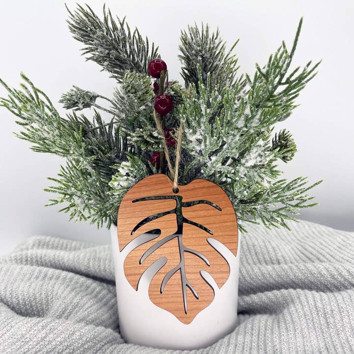 Engraved Chaos - Wholesale Ornament - Monstera Leaf Ornament - Plant Lover Ornament - Gardener Gif5