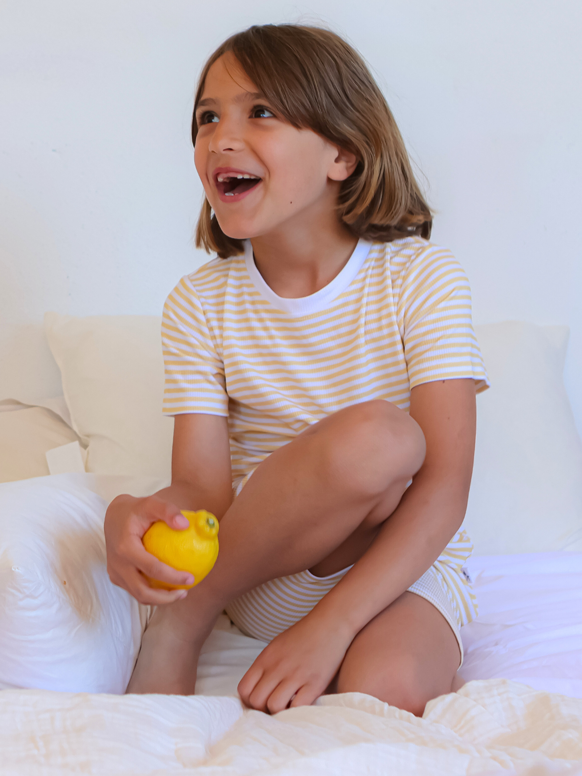 Lilulila - Wholesale Sleepwear Set - Kids - Conjunto de pijama de dos piezas de bambú con rayas amarillas cortas0