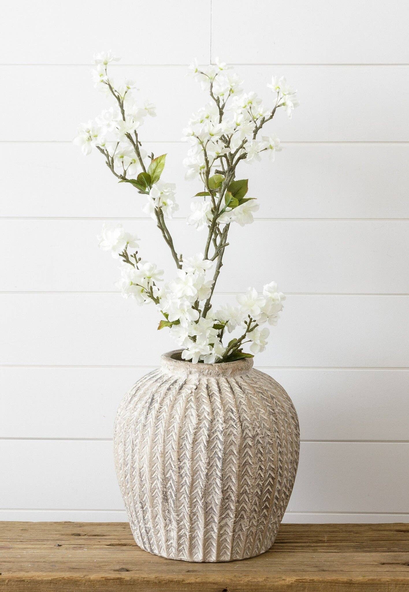 Audrey's Home & Gift - Vente Vases - Pot en terre cuite sculptée (PC)1