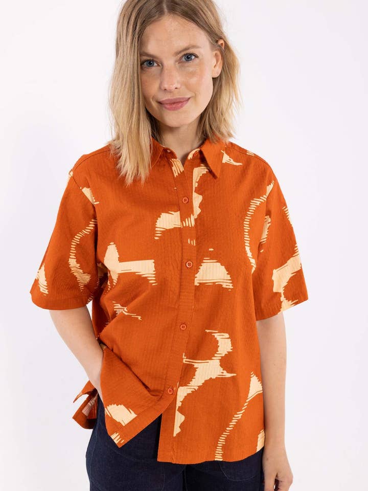 Chemise Seersucker Daneblomme SS Chili/Nougat TROPSTATIC pour la vente par Danefae København