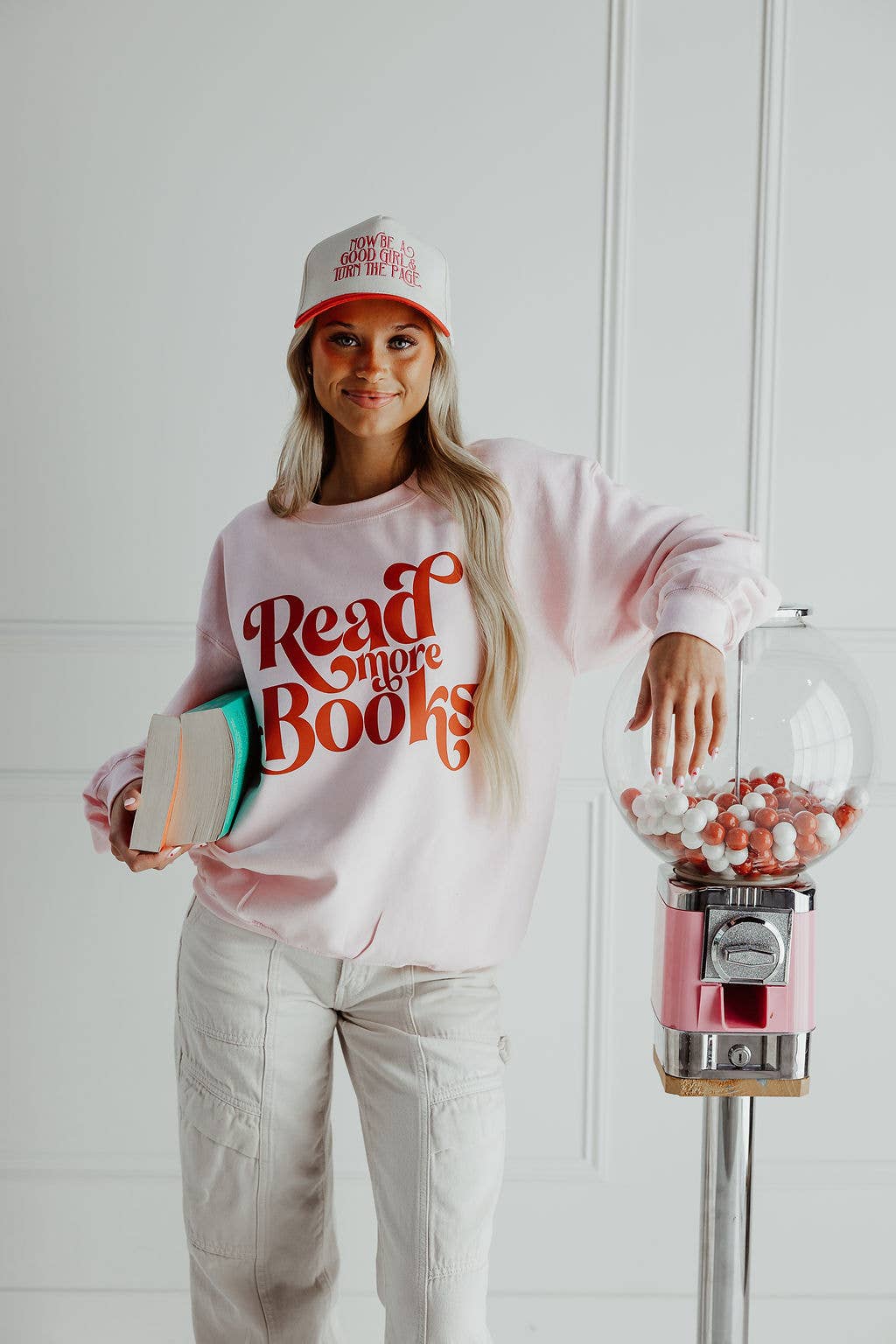 The Babe Co. - Vendita all'ingrosso Felpa stampata - Donna - Felpa Grafica Rosa da Donna "Leggi Più Libri"