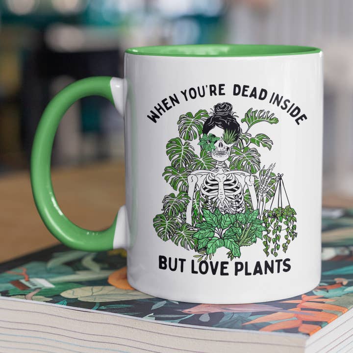 När du är död inuti men älskar växter kaffemugg för wholesale av Indigo Maiden