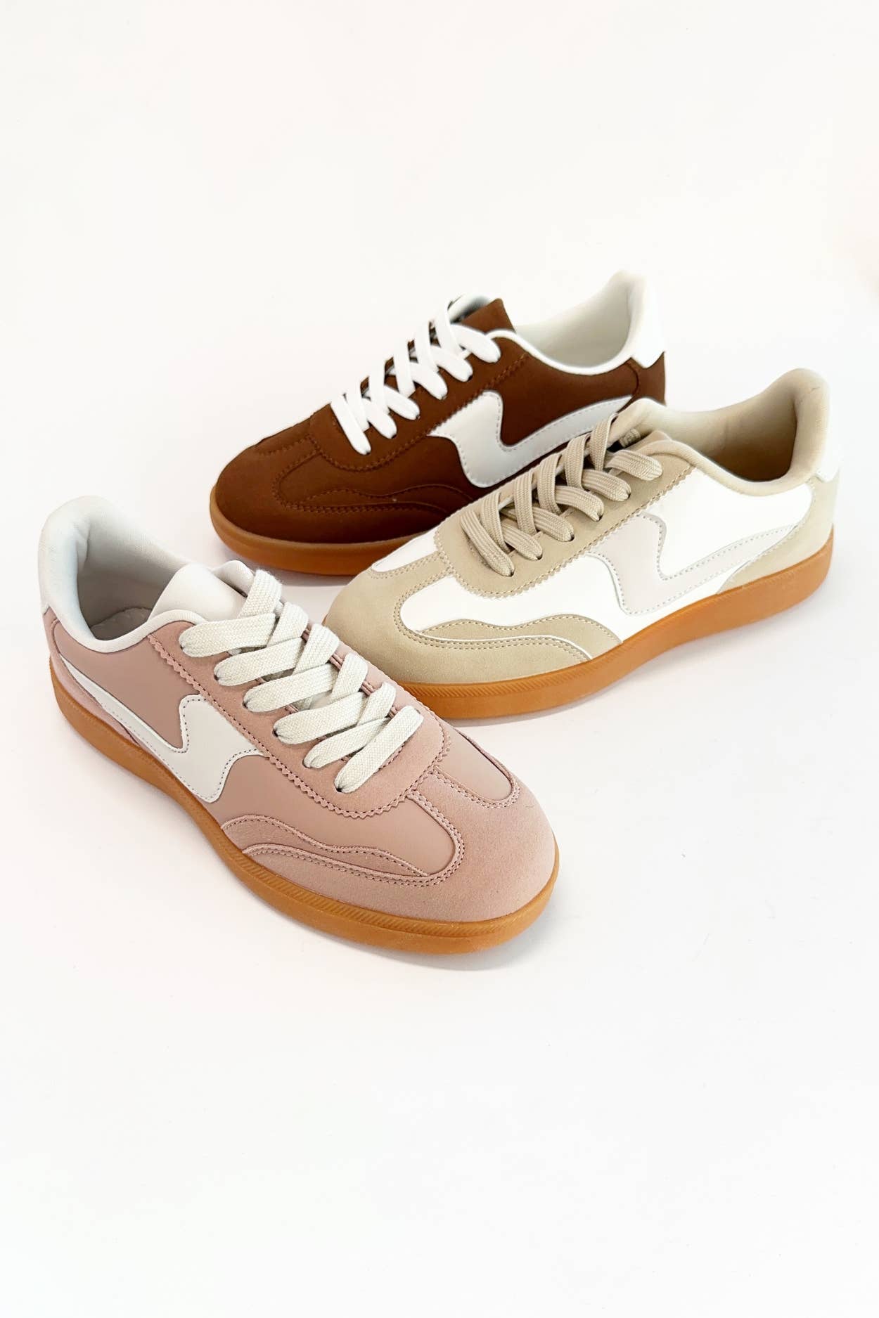 CCOCCI - Vente Baskets tendance – femme - BASKETS BASSES MODERNES À RAYURES ONDULÉES SWOOSH1