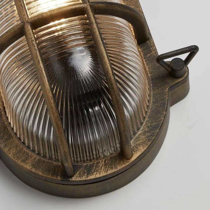 K LIVING – wholesale Outdoor/lawn light – Antique Brass Ribbed Glass Outdoor Bulkhead Oblong or Round Light1