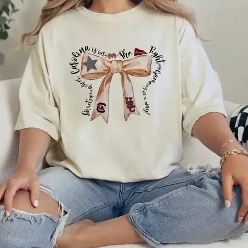 T-shirt Bow Gamecocks pour la vente par Southern Designs & Home Decor