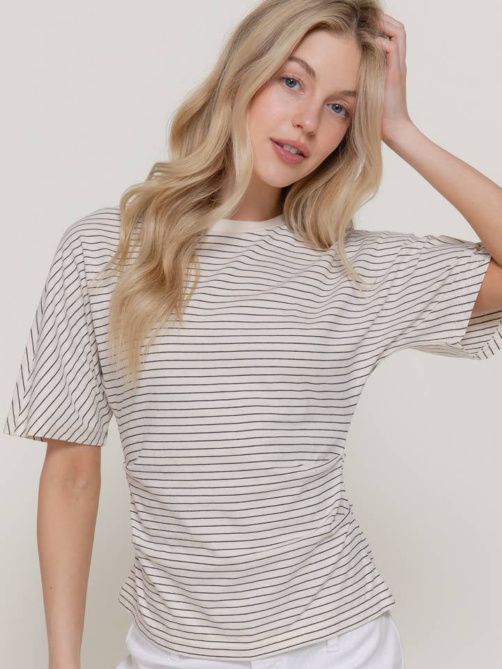 Top en maille à rayures, manches dolman courtes et silhouette marquée pour la vente par Active Basic | Active USA