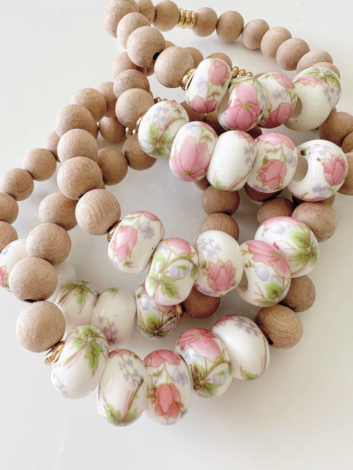 Rosa Blommig för wholesale av Lovely Daffodils