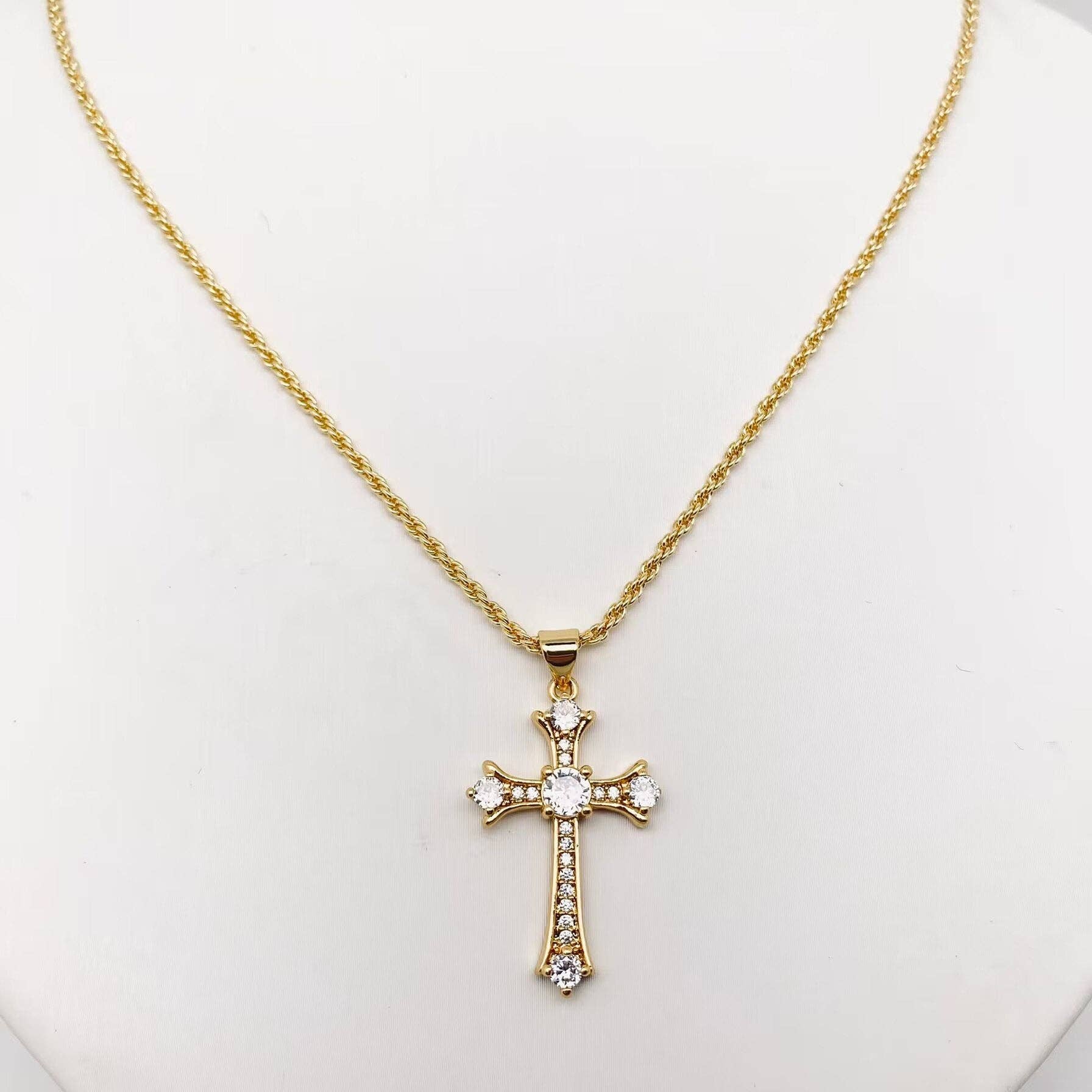 Mio Queena - Vendita all'ingrosso Collana con ciondolo/pendaglio - Collana con pendente a croce in zirconia cubica placcata in oro 18 carati2
