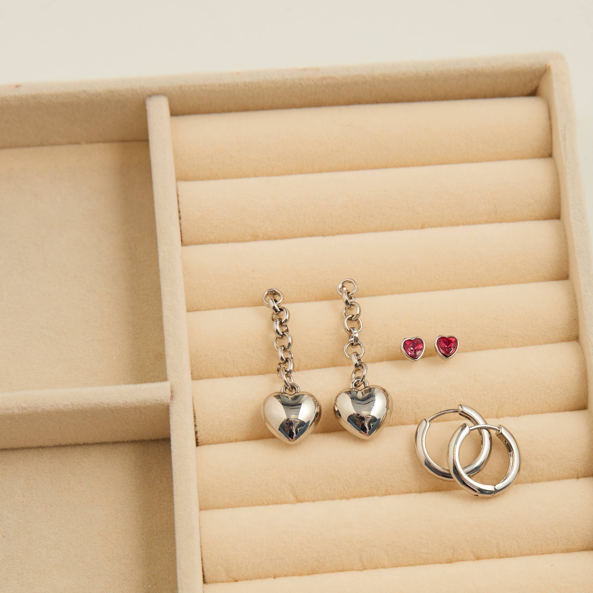 Howard's - Wholesale Jewelry Set - Earring Trio with Display Mina Heart 24 Piece Set6