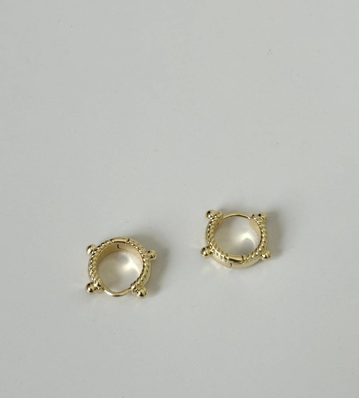 Tramps+Thieves - Wholesale Huggie Earrings - Nomi Hoops1