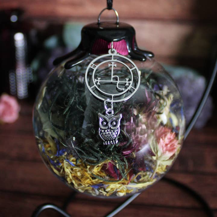 Lilith Gudinde Heksekugle, Hengivenhedsornament, Alterdekoration for engroshandel hos Moondust and Raven