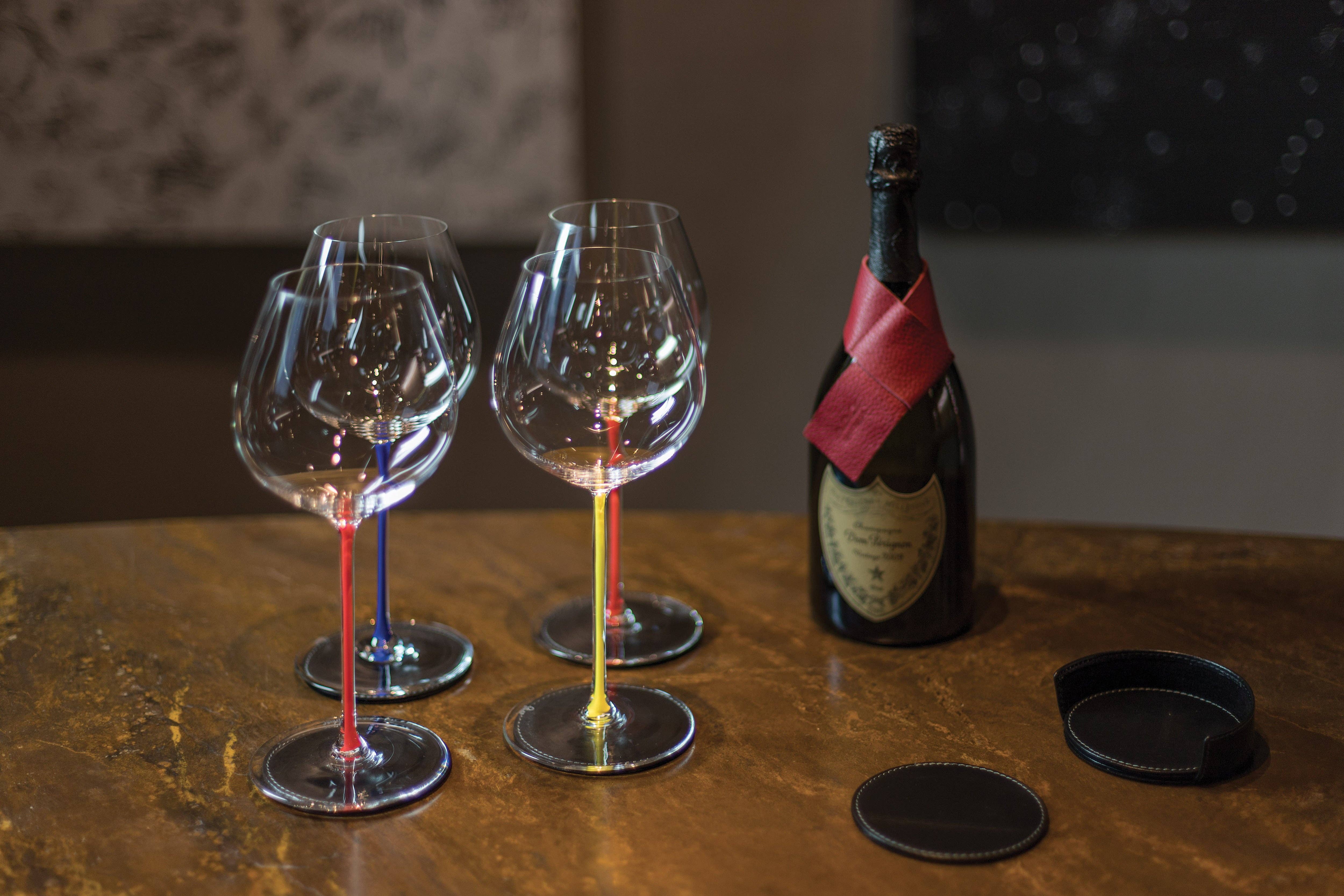 Kaili mood / RENATO BORZATTA - Italy since 1978 - - Wholesale Wine Tote - K0010EB | Drip catcher for Bottle Made in Italy in Full Grain Genuine Leather, dollar grain - Color Green. Dimensions: cm 27 x 4 x 0.5. Packaging: Rigid Gift Box base/lid2