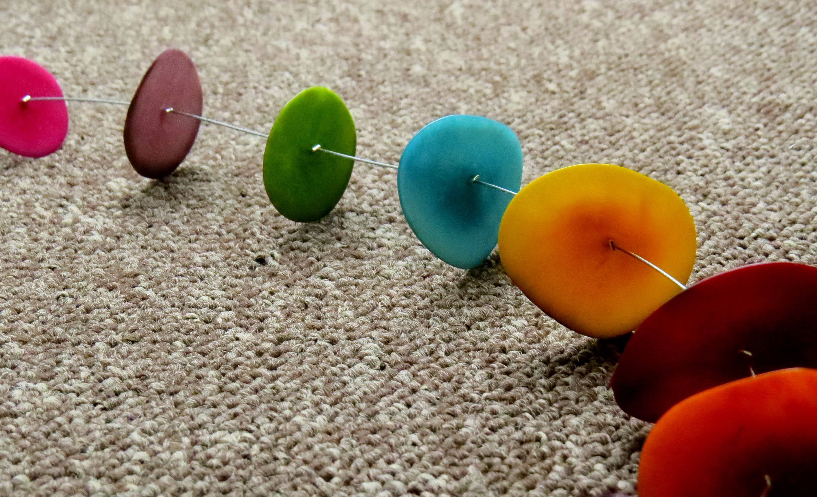 Ans Designs – wholesale Beaded/pearl necklace – Crossed petals3